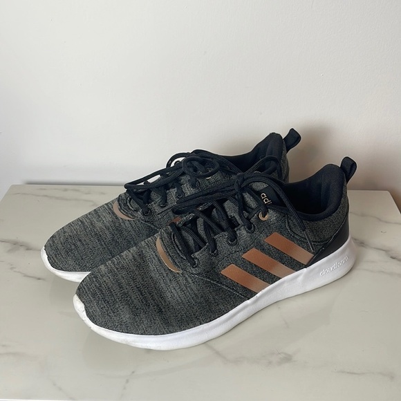 Adidas QT racer 2.0 Athletic Shoes Size 9 - Picture 1 of 6